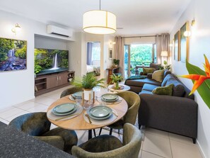 Télévision, livres, espaces bureaux