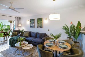 TV, offices - Top-Floor Apartment w/ Leafy Balcony & 9 Pools (Westcourt)