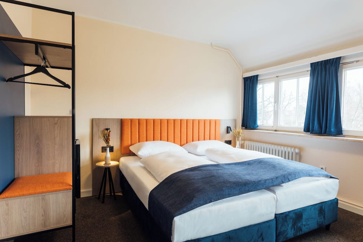 Twin Room, Private Bathroom, Garden View | Desk, laptop workspace, free WiFi