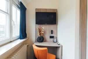 Desk, laptop workspace, free WiFi