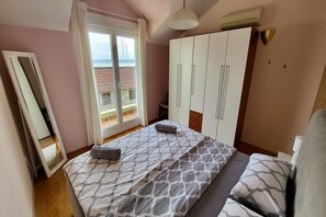 2 bedrooms, iron/ironing board, travel crib, free WiFi