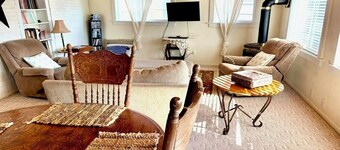 Beautiful Apartments in a turn-of-the-century historic building-Apt A