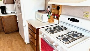 Kaffetrakter/tekoker, kjøleskap, mikrobølgeovn og ovn