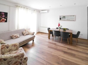 House (Holiday Home Krnić) | Living room | 32-inch flat-screen TV with satellite channels