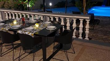 Casa (Holiday Home Krnić) | Terraza o patio