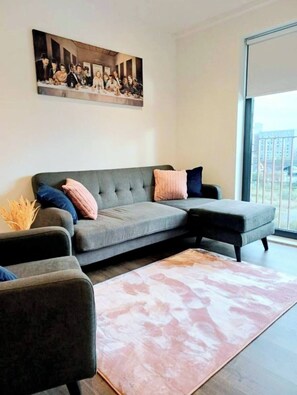 Smart TV - PARKING|Waterfront Private BalconyApt|Dishwasher|Airfryer|RoofTerrace|Desk|WiFi (Salford)