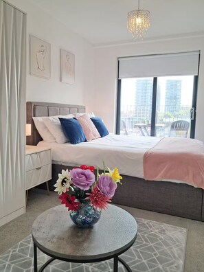 2 bedrooms, desk, iron/ironing board, WiFi