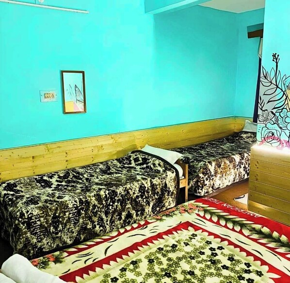 Deluxe Double Room, Valley View | Desk