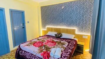 Deluxe Double Room, Valley View | Meja