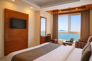 Executive Room | Desk, free WiFi, bed sheets - Hotel Samrat - On Mall Road (Mussoorie)