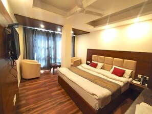 Deluxe Room, Valley View | Desk, free WiFi, bed sheets