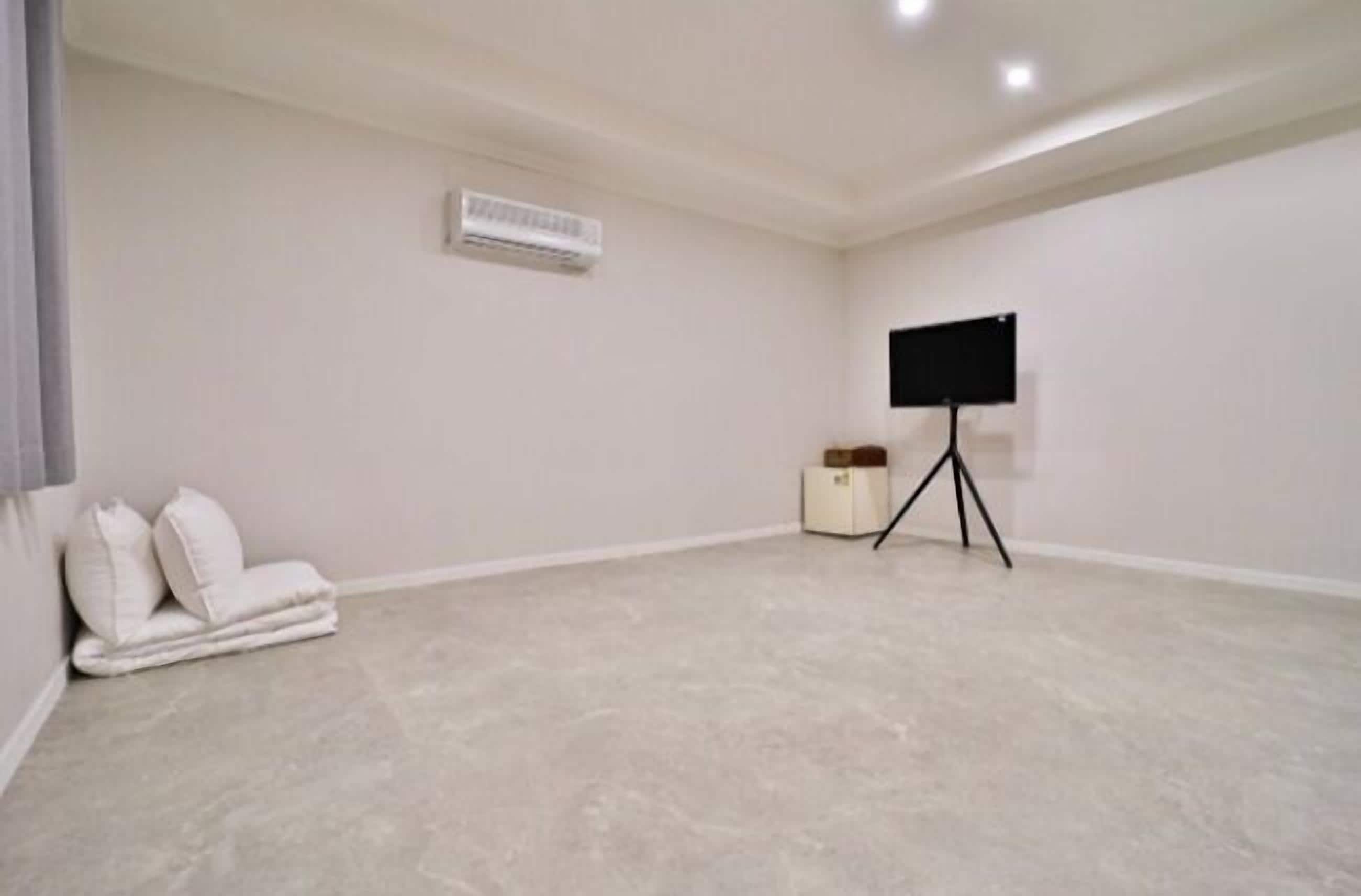 Family Room | Free WiFi