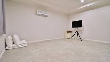 Family Room | Free WiFi