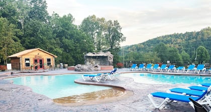 Best Value in Gatlinburg! Hot Tub, Games, Views, Pool, Fire Pit, Pickleball!