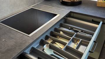 Réfrigérateur, four, plaque de cuisson, lave-vaisselle
