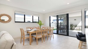 Dining - Anchors Rest (Shell Cove)