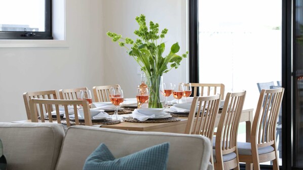 Dining - Anchors Rest (Shell Cove)