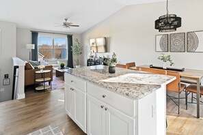 Interior - NEW! Charming 3-bedroom home with WiFi, near Ark Encounter, King Bed, sleeps 7. (Dry Ridge)
