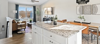 NEW! Charming 3-bedroom home with WiFi, near Ark Encounter, King Bed, sleeps 7.