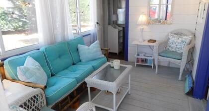 Iconic Brownie's Cabin, close to everything! (CS0046)