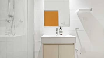 Suihku, pyyhkeet, saippua, vessapaperi