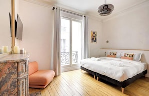 3 bedrooms, desk, iron/ironing board, free WiFi - THE EPITOME OF PARISIAN ELEGANCE IN THE HEART OF THE MARAIS - RUE DE LA VERRERIE (Paris)