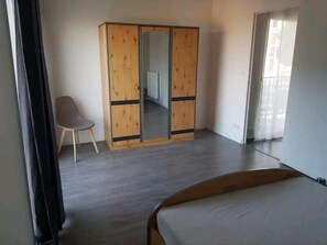 3 bedrooms, iron/ironing board, free WiFi