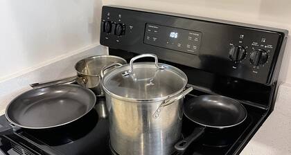 3-bedroom house in enjoyable Lehigh Acres with WiFi, AC