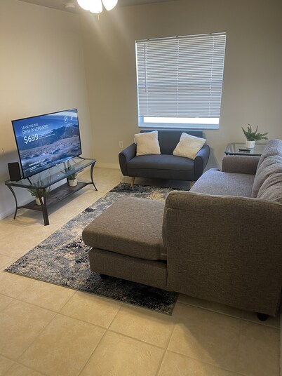 3-bedroom house in enjoyable Lehigh Acres with WiFi, AC