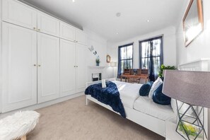 3 habitaciones, tabla de planchar con plancha, wifi y ropa de cama 