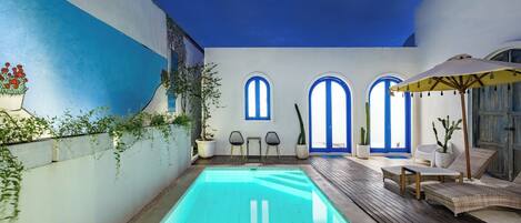 6 bedrooms, in-room safe, desk, laptop workspace