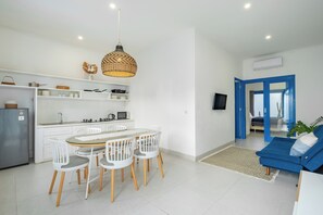 6 bedrooms, in-room safe, desk, laptop workspace - Casa Posa Seminyak (Seminyak)