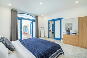 Villa Familiale, vue piscine | 6 chambres, coffres-forts dans les chambres, bureau