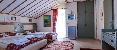 Comfort-Vierbettzimmer, Balkon, Meerblick | Kostenloses WLAN