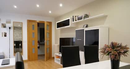 LauCar Vivienda de Uso TurĂstico, pets allowed, centrally located, spacious living room and kitchen