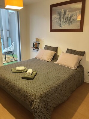 1 chambre, fer et planche Ă repasser, Wi-Fi gratuit, draps fournis