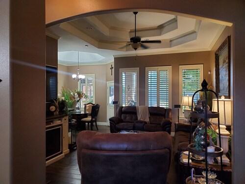 Cozy 2-bedroom house in Harlingen BBQ grill and back patio.