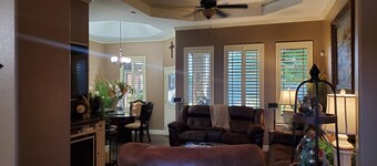 Cozy 2-bedroom house in Harlingen BBQ grill and back patio.