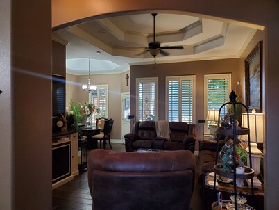 Cozy 2-bedroom house in Harlingen BBQ grill and back patio.