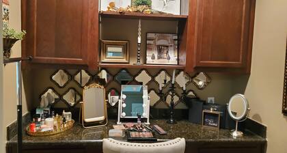 Cozy 2-bedroom house in Harlingen BBQ grill and back patio.