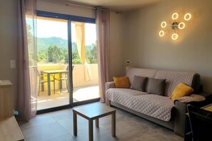 Living area - Villas Lantana: 2 rooms with pool view (Lecci)