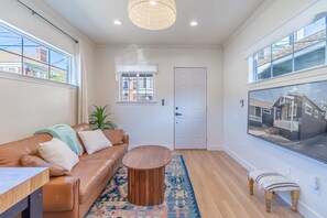 House - Modern 1-br Apartment Close to Downtown Vibes (Reno)