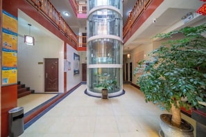 Unclassified image, 4 of 22, button - Holiday Inn Lijiang Langtai (Lijiang)