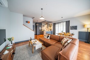 Premium Two Bedroom Duplex Residence by Guest Teori