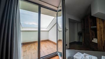 Premium Two Bedroom Duplex Residence by Guest Teori