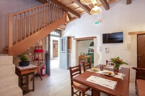 Casa família, vista para a cidade | Sala de jantar