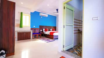 Deluxe Double Room, Balcony | Free WiFi