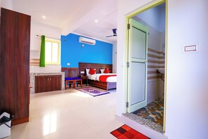 Deluxe Double Room, Balcony | Free WiFi - Manzil Hostel (Rishikesh)