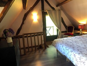 2 bedrooms, iron/ironing board, travel cot, free WiFi