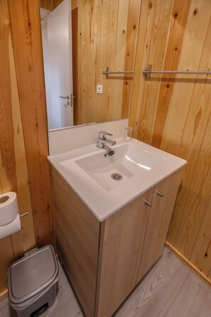 Cabaña Premium, vistas al jardín | Baño